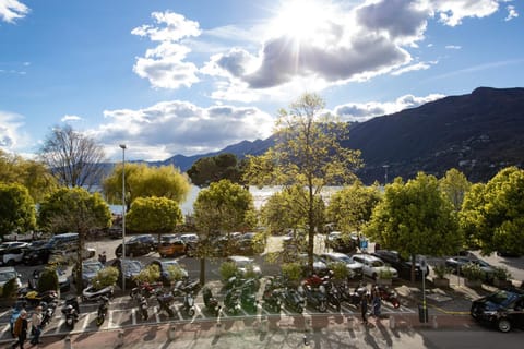Neighbourhood, View (from property/room), Lake view, Parking