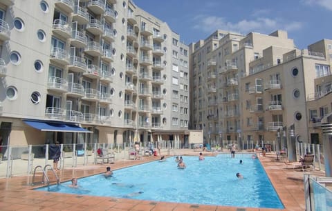 Property building, Swimming pool, Swimming pool