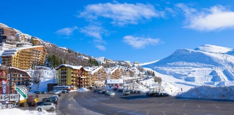 Property building, Neighbourhood, City view, Street view