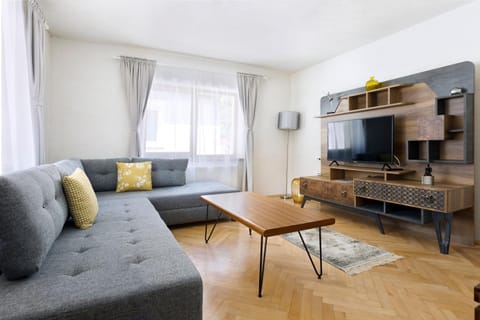Day, Living room