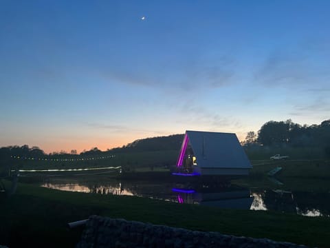 Natural landscape, Activities, Fishing, Fishing, On site, Lake view, Lake view, River view, Sunrise, Sunset