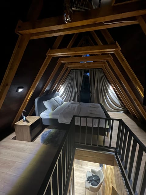 Bed, Photo of the whole room, Bedroom, Lake view, Lake view