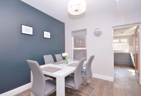 Modern Queens Quarter Townhouse 1 House in Belfast