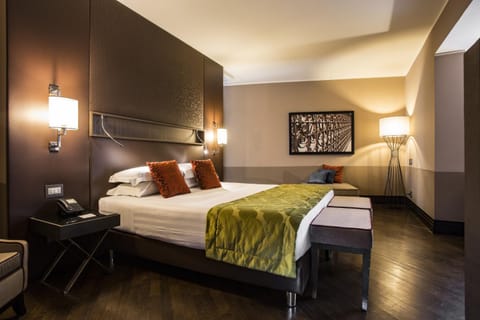 Bed, Photo of the whole room, Decorative detail, Bedroom