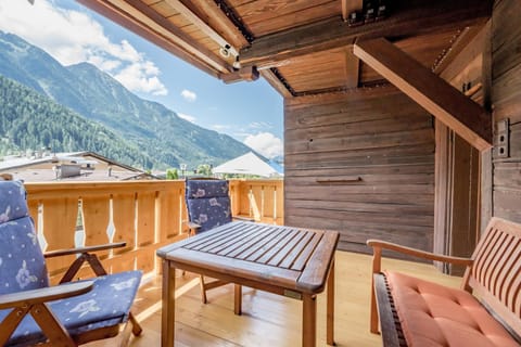View (from property/room), Balcony/Terrace, Mountain view