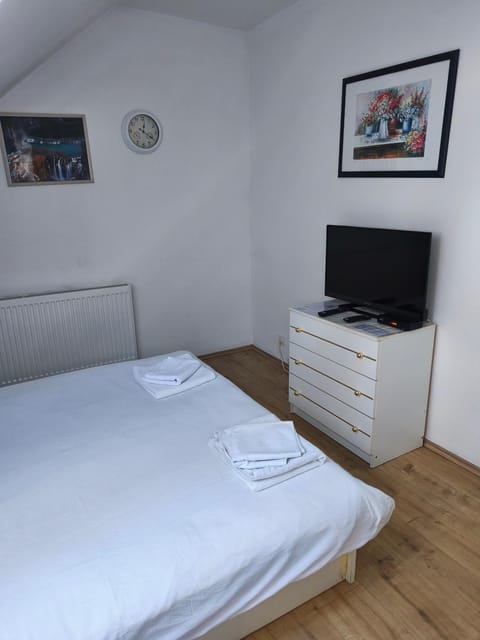 Rooms IVKA Bed and Breakfast in Jezerce