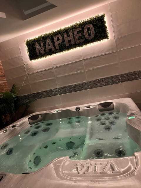 Hot Tub, Spa and wellness centre/facilities