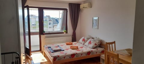 Bed, Bedroom, internet, towels, air conditioner