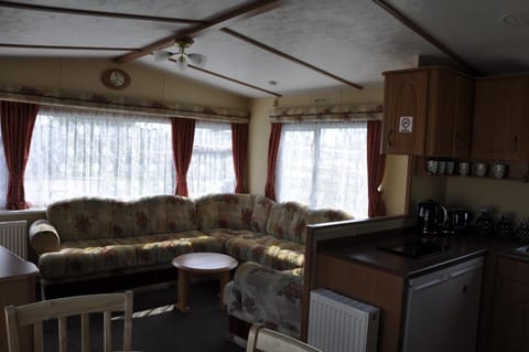 Caravan 6 Berth North Shore Holiday Centre with 5G Wifi Campground/
RV Resort in Skegness