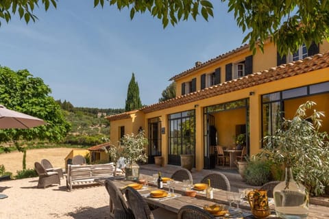Property building, Patio, Balcony/Terrace