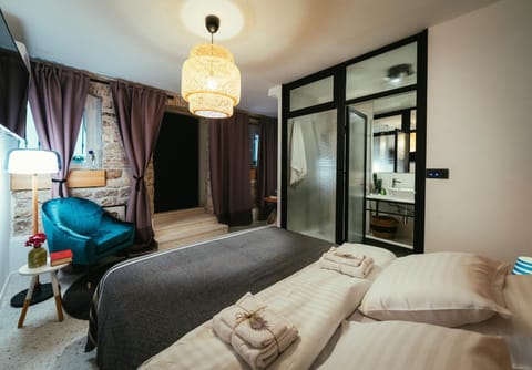 Bed, Photo of the whole room