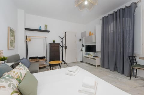 Bed, Living room