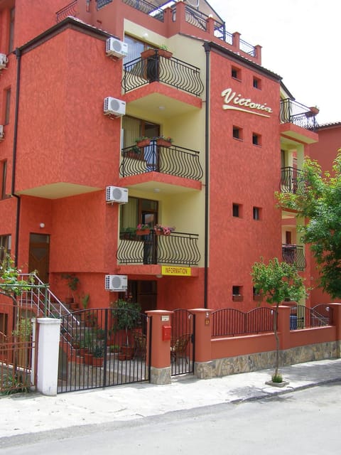 Restaurant/places to eat, Facade/entrance, Facade/entrance, Activities, Bird's eye view, Balcony/Terrace, Fitness centre/facilities, Other, Decorative detail, Beach, Sea view, Street view, Area and facilities, Supermarket/grocery shop