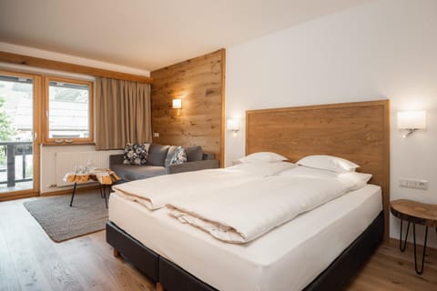 Seating area, Bedroom