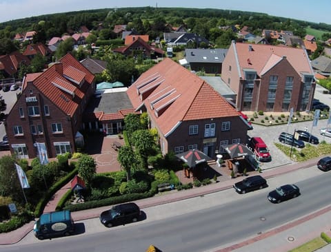 Facade/entrance, Bird's eye view
