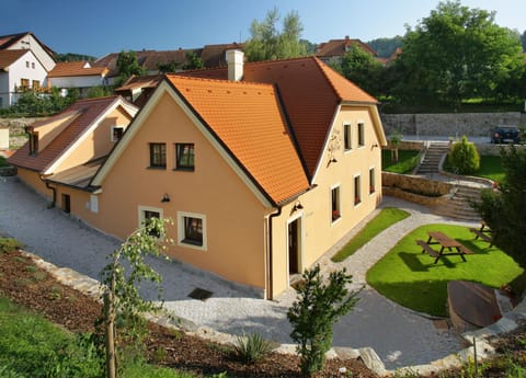 Property building, Facade/entrance, Bird's eye view, Garden, Garden view