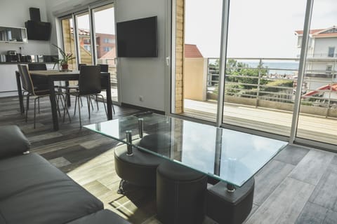 TV and multimedia, View (from property/room), Balcony/Terrace, Living room