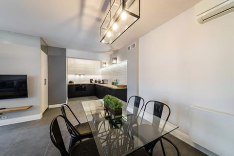 TV and multimedia, Kitchen or kitchenette, Living room