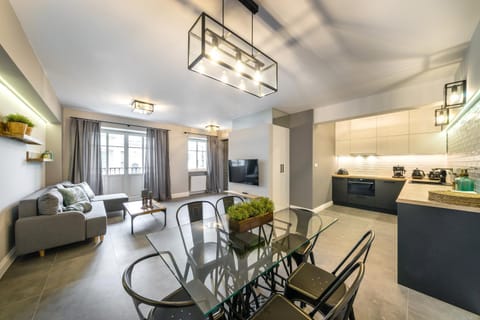 TV and multimedia, Kitchen or kitchenette, Living room, stove