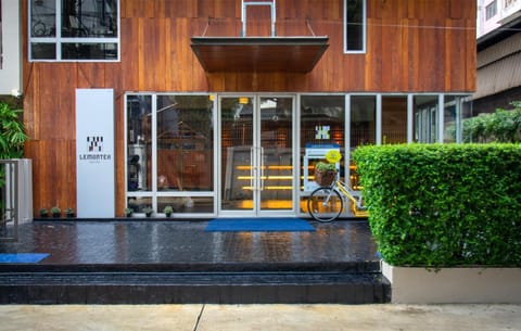 Facade/entrance, Property logo or sign, City view