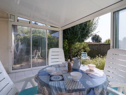 Maison mitoyenne 3 pièces avec jardin pour 4 pers à Locmariaquer - FR-1-477-36 Villa in Arzon