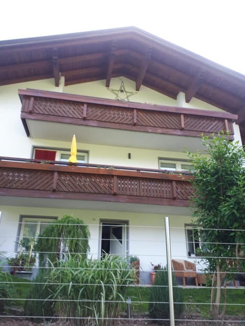 Property building, Day, Balcony/Terrace
