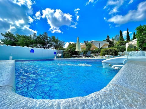 Pool view, Swimming pool, sunbed