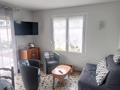 Maison de plain-pied avec terrasse, centre ville, à 150m de la plage - FR-1-361-334 House in Jullouville