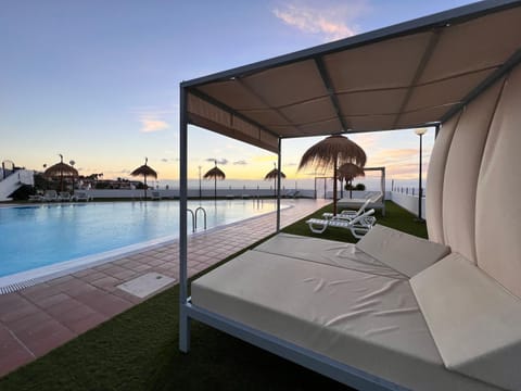 Day, Natural landscape, Swimming pool, sunbed