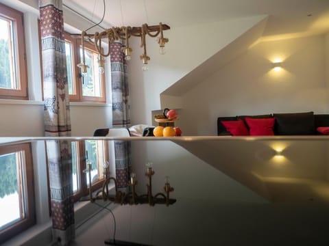 Kitchen or kitchenette, Living room, Seating area, Dining area, Mountain view