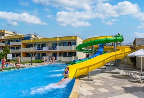 Aqua park, Swimming pool
