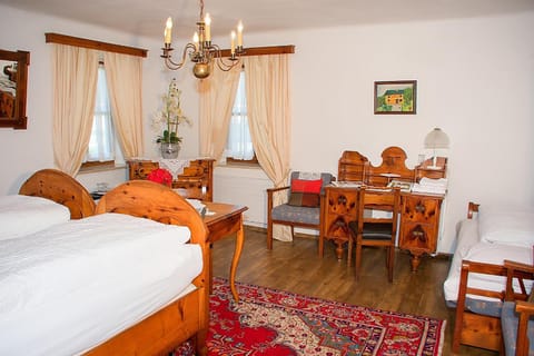Bed, Living room, Photo of the whole room, Seating area, Bedroom