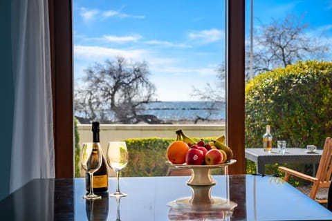 Day, Natural landscape, Living room, Seating area, Sea view
