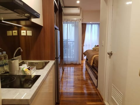 Kitchen or kitchenette, Bedroom