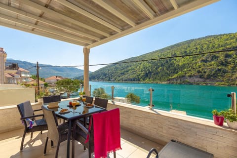 Balcony/Terrace, River view