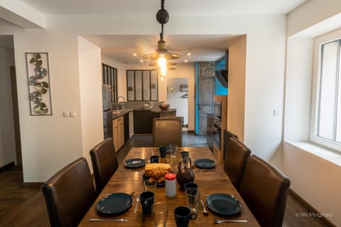Dining area, kitchen