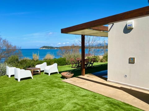 Property building, Day, Garden, Garden view