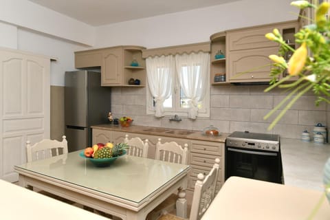 Kitchen or kitchenette, pet friendly