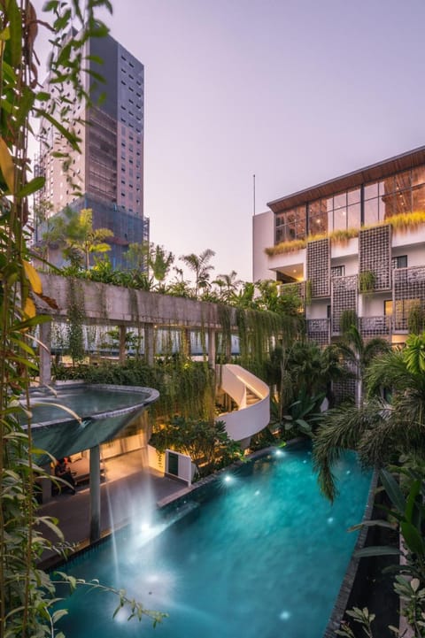 Swimming pool