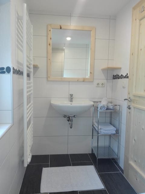 Bathroom, Decorative detail