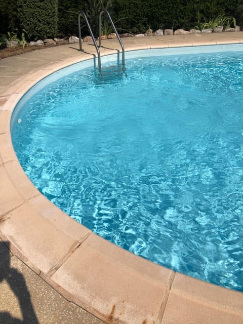 Villa C3 Arthur Rimbaub chambre d’hôte piscine proche mer plage 600m Bed and Breakfast in Cagnes-sur-Mer