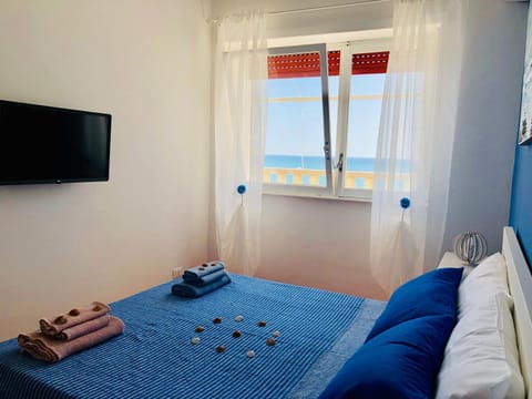 TV and multimedia, Photo of the whole room, Bedroom, Sea view