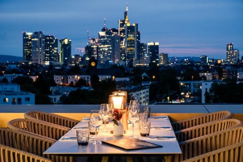 Property building, Restaurant/places to eat, Balcony/Terrace
