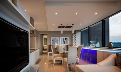 TV and multimedia, Seating area, Dining area