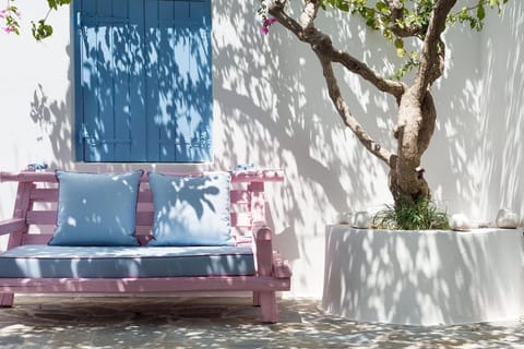 Patio, Day, Seating area, Garden view