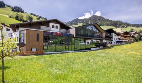 Property building, Spring, Day, Natural landscape, Mountain view