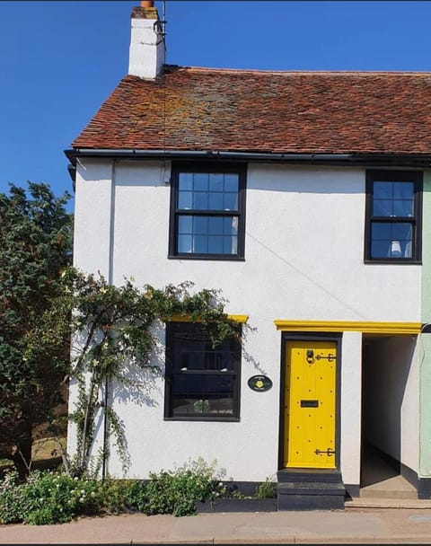 Wayside Cottage House in Tendring District