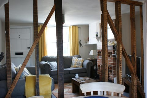 Wayside Cottage House in Tendring District