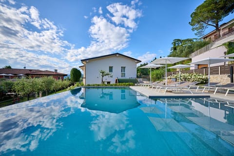 Locanda Ristorante al Cardellino Apartment hotel in Bardolino