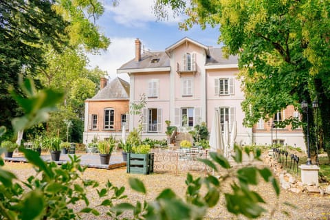 Property building, Day, Natural landscape, Garden